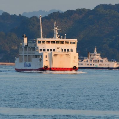 中島と松山を結ぶフェリー