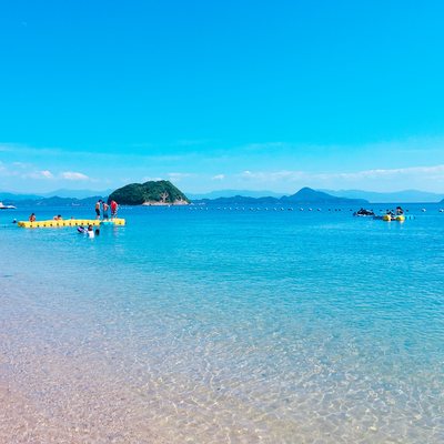 瀬戸内海の浜辺と島々